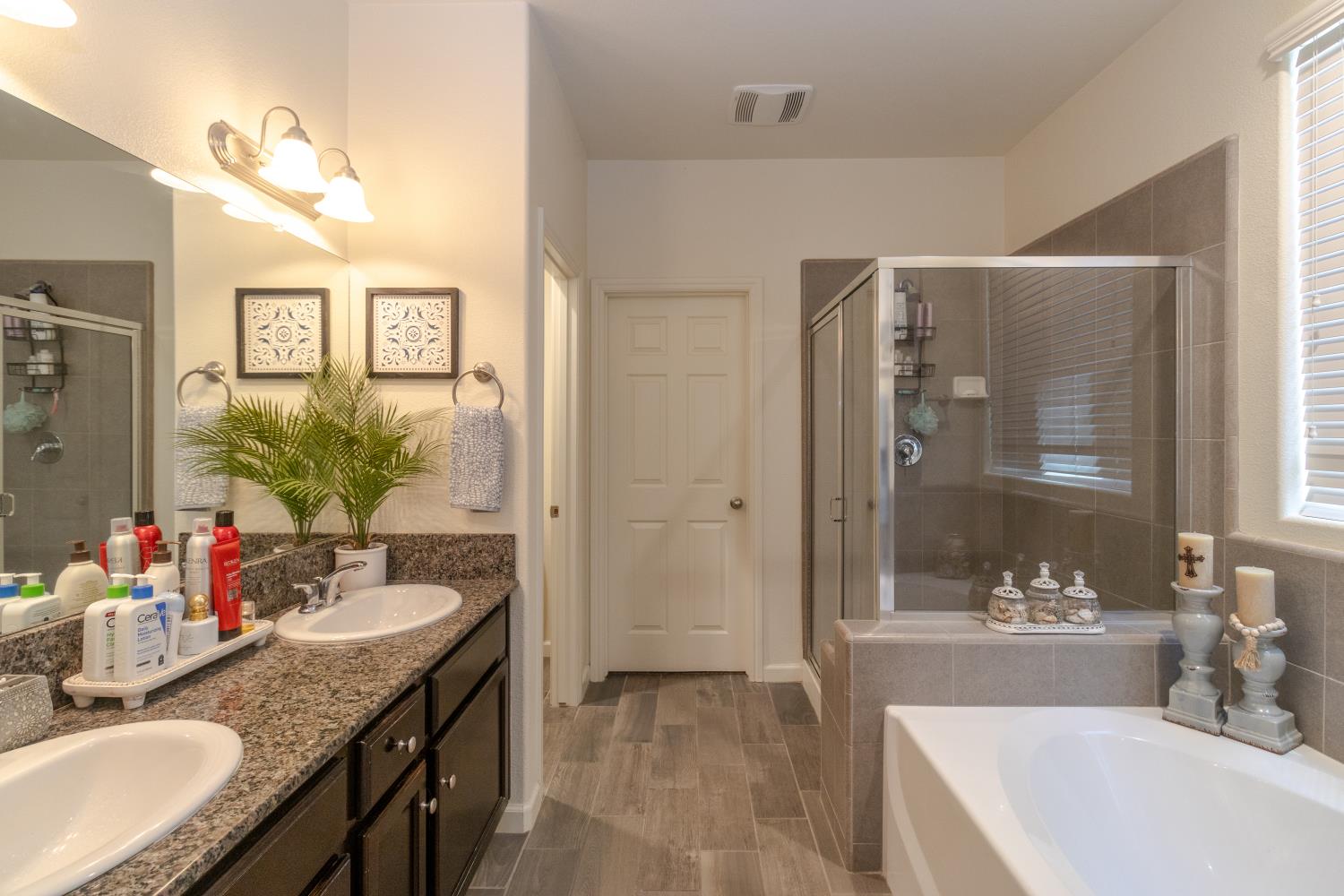 3971 Saginaw Ave, Clovis, CA 93619