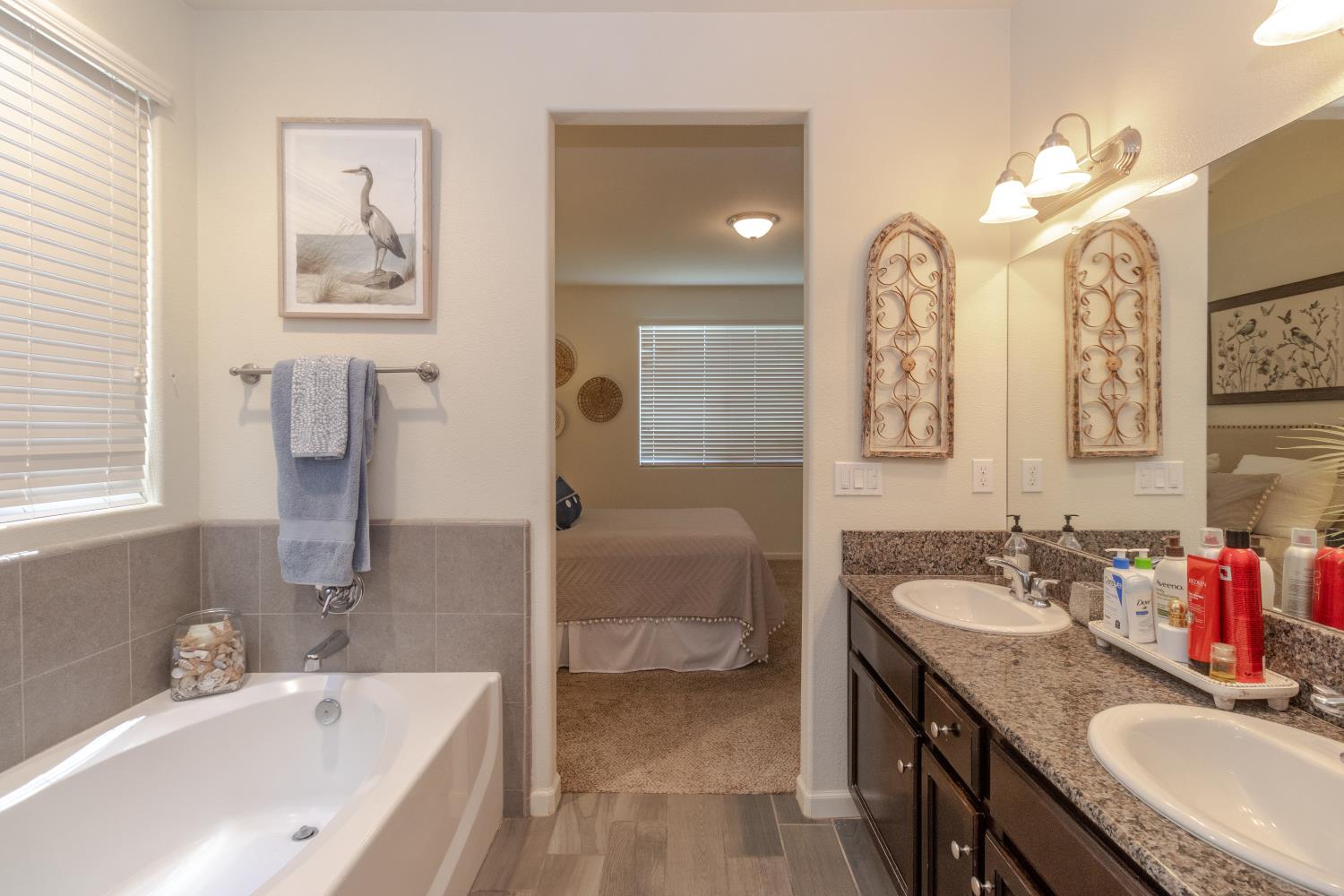 3971 Saginaw Ave, Clovis, CA 93619