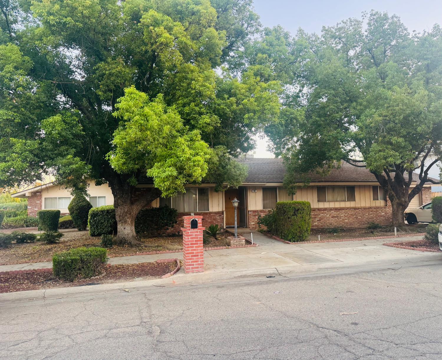 325 N Manila Ave, Fresno, CA 93727