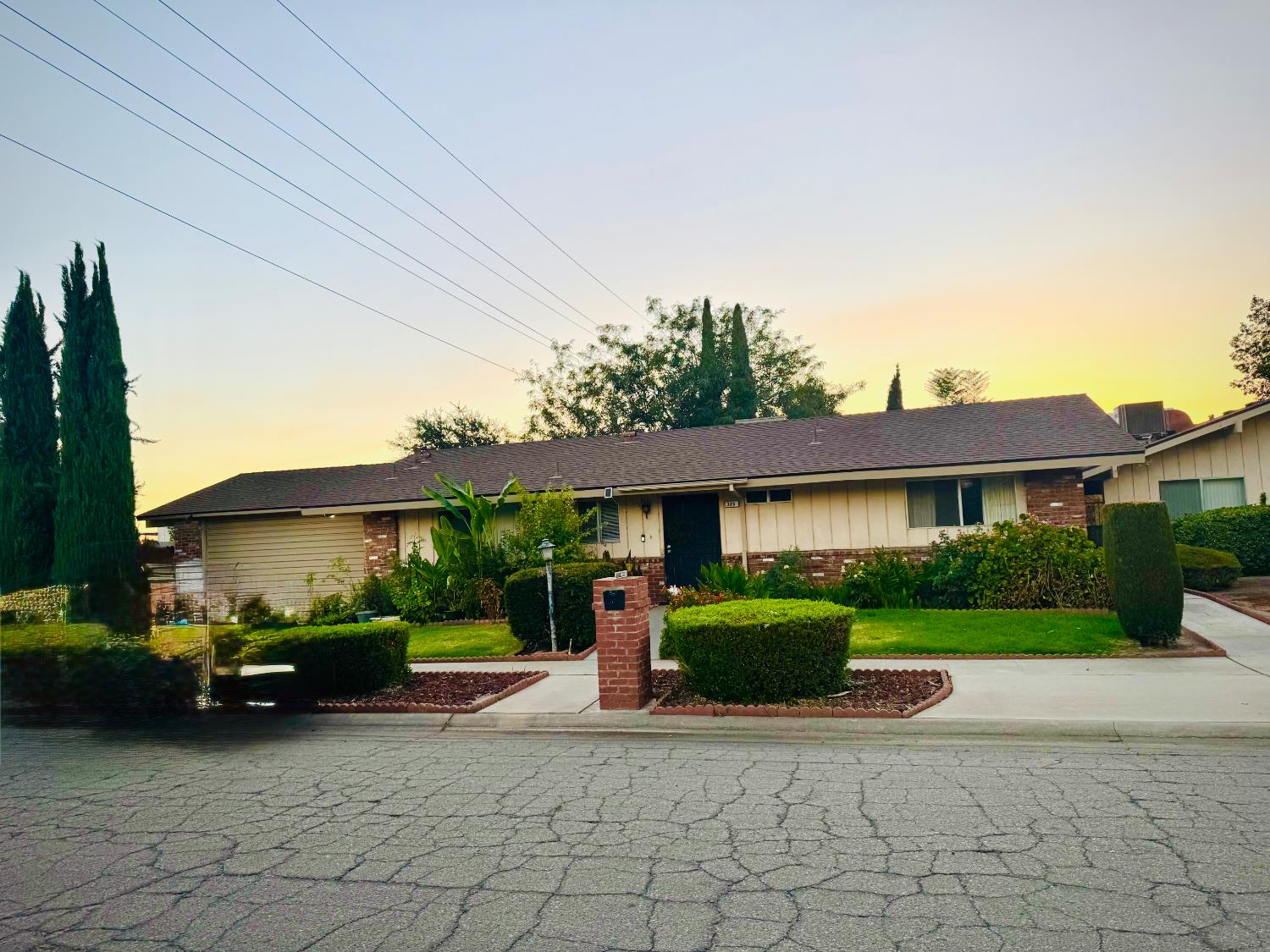 325 N Manila Ave, Fresno, CA 93727