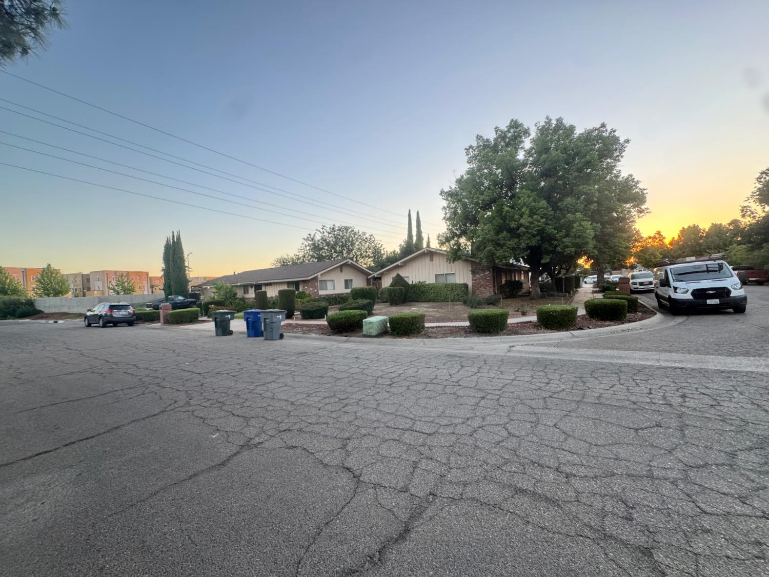 325 N Manila Ave, Fresno, CA 93727