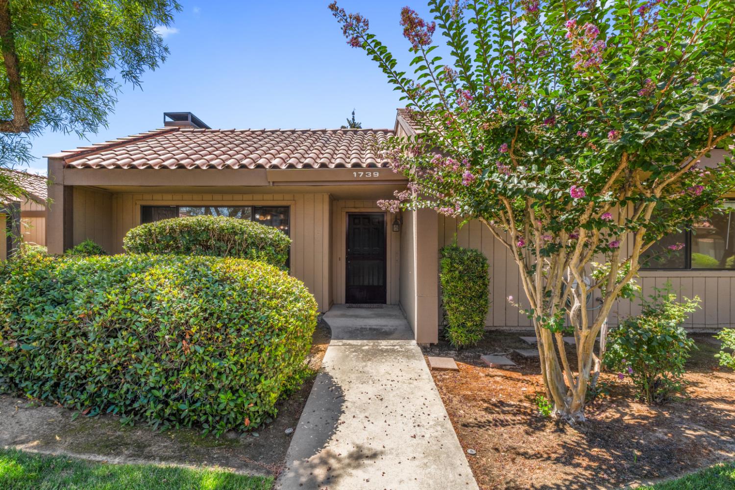 1739 W Santa Ana Ave, Fresno, CA 93705
