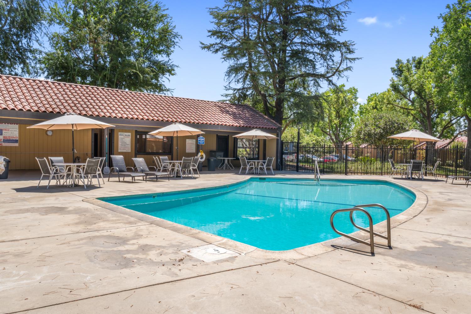 1739 W Santa Ana Ave, Fresno, CA 93705