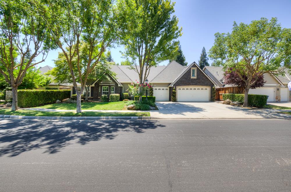 274 W Lester Ave, Clovis, CA 93619