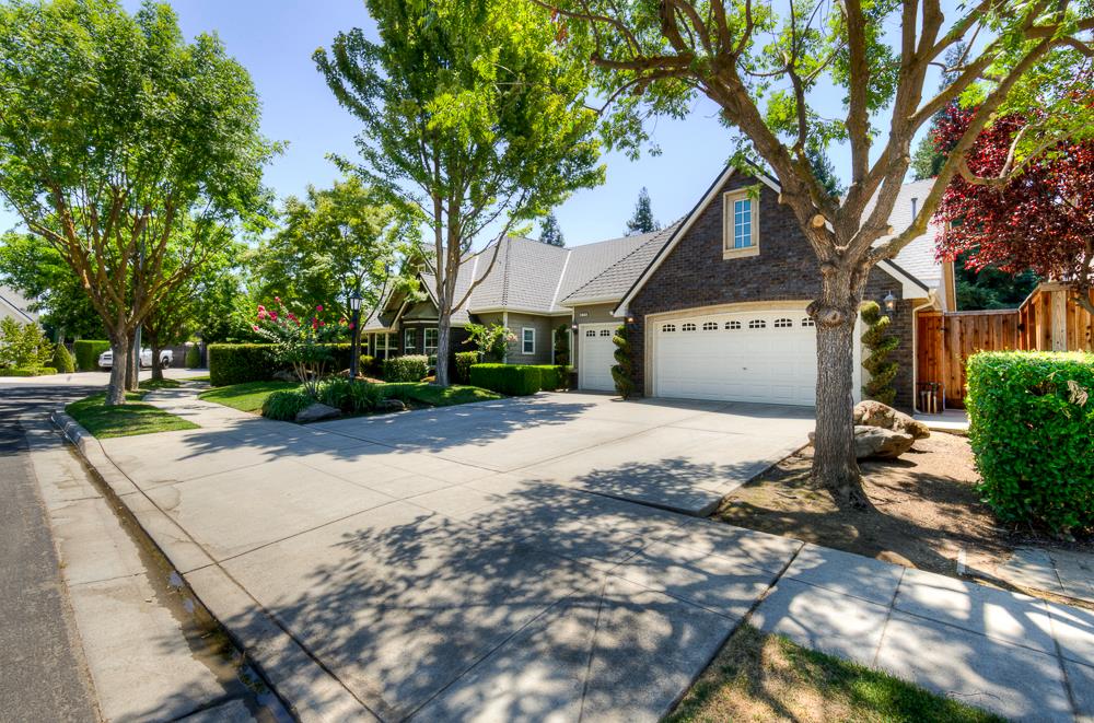 274 W Lester Ave, Clovis, CA 93619