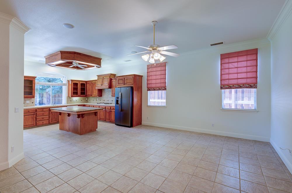 274 W Lester Ave, Clovis, CA 93619