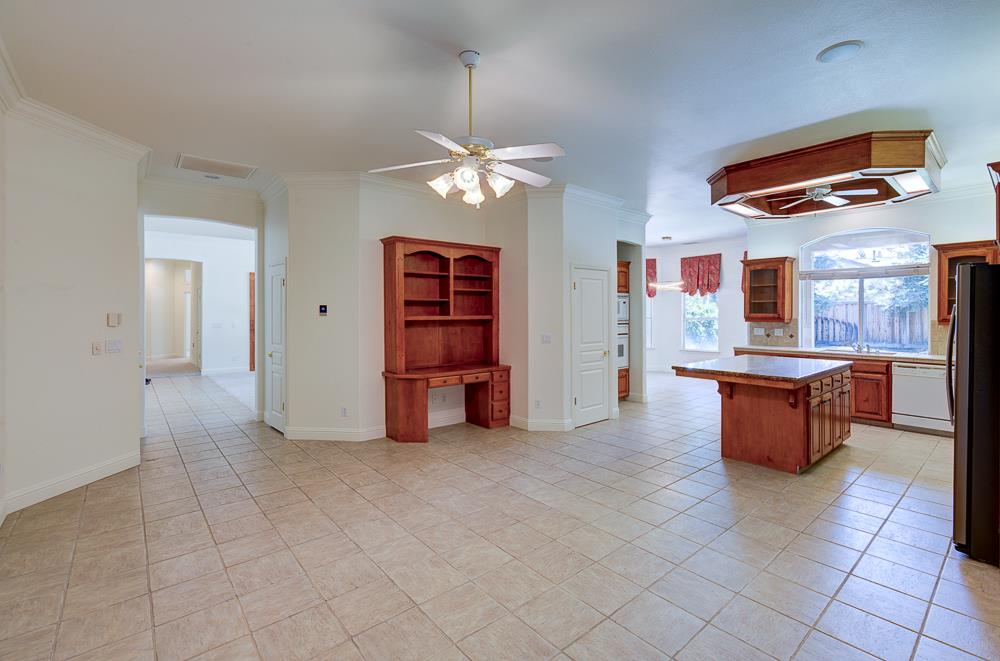 274 W Lester Ave, Clovis, CA 93619