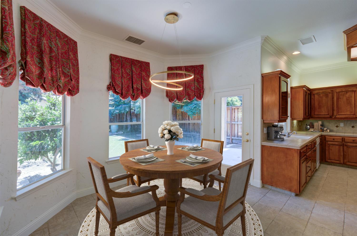 274 W Lester Ave, Clovis, CA 93619