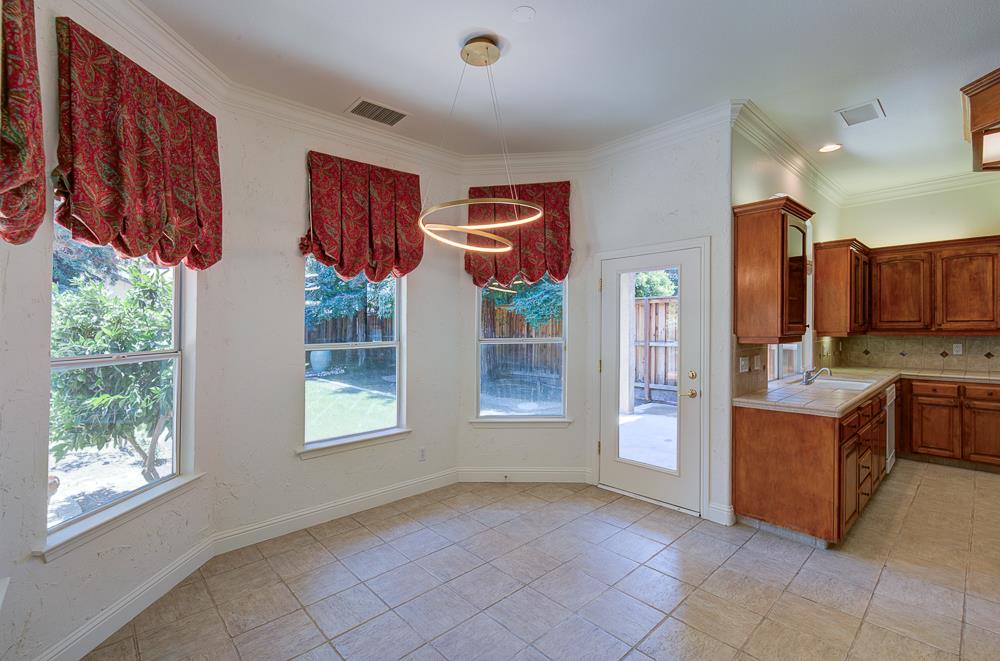 274 W Lester Ave, Clovis, CA 93619