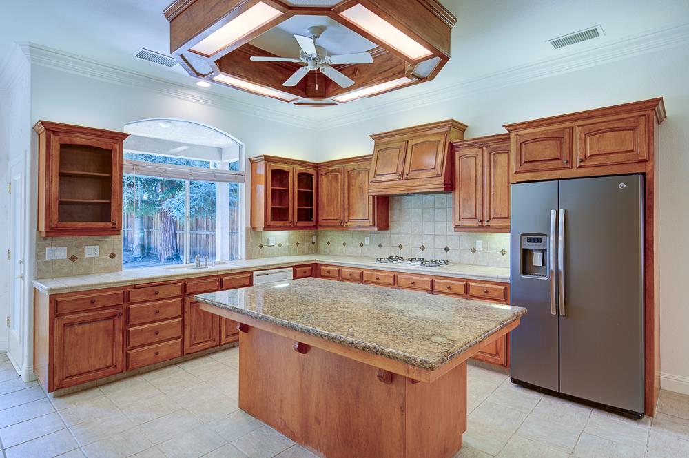 274 W Lester Ave, Clovis, CA 93619