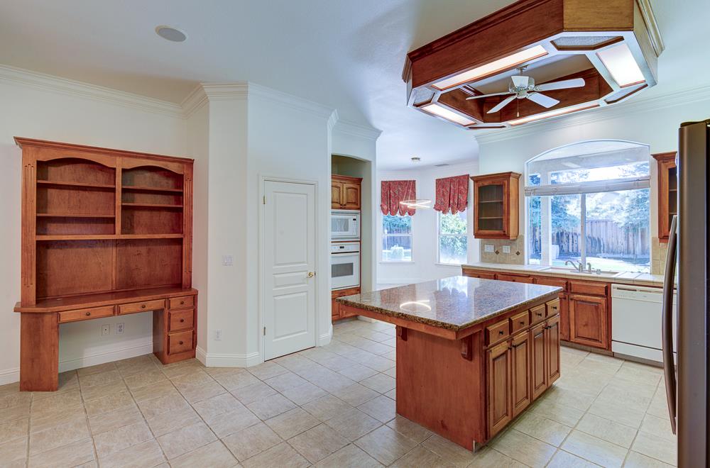 274 W Lester Ave, Clovis, CA 93619