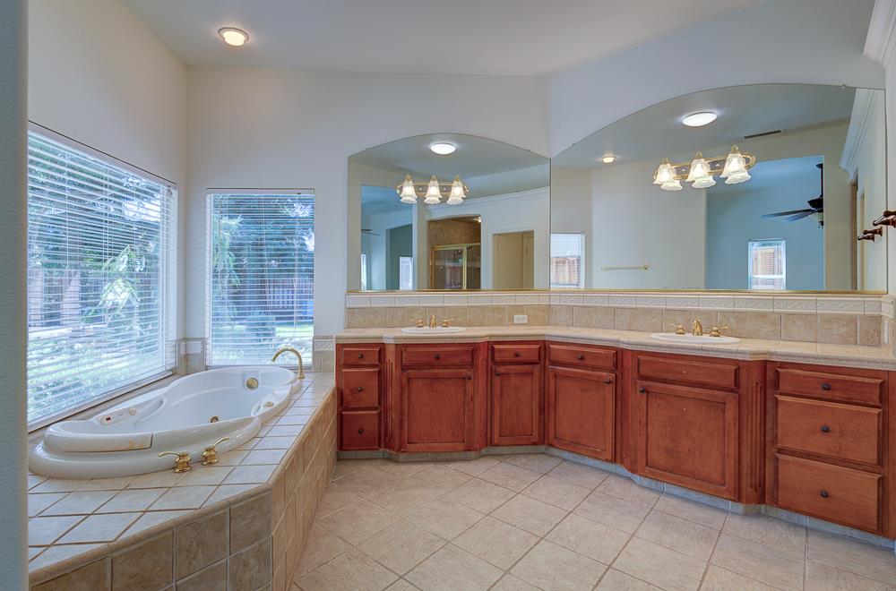 274 W Lester Ave, Clovis, CA 93619