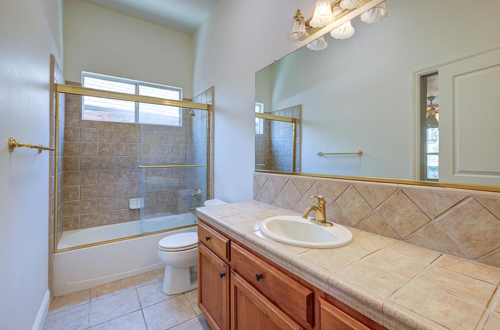 274 W Lester Ave, Clovis, CA 93619