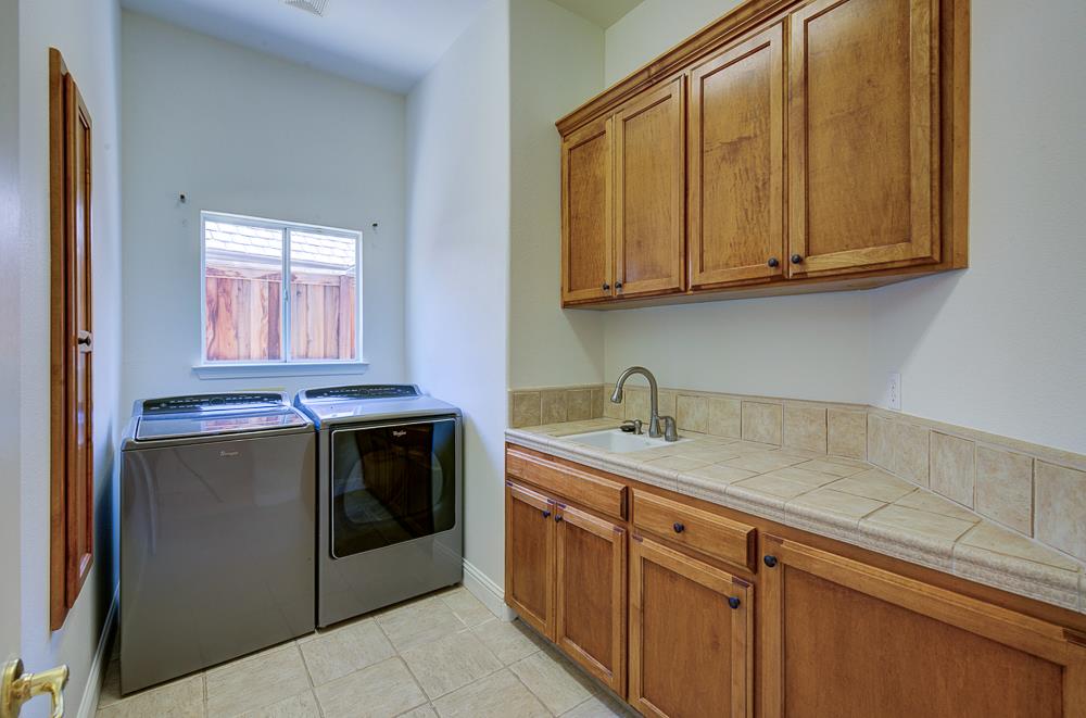 274 W Lester Ave, Clovis, CA 93619