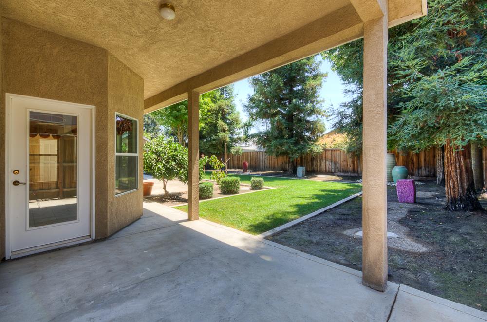 274 W Lester Ave, Clovis, CA 93619