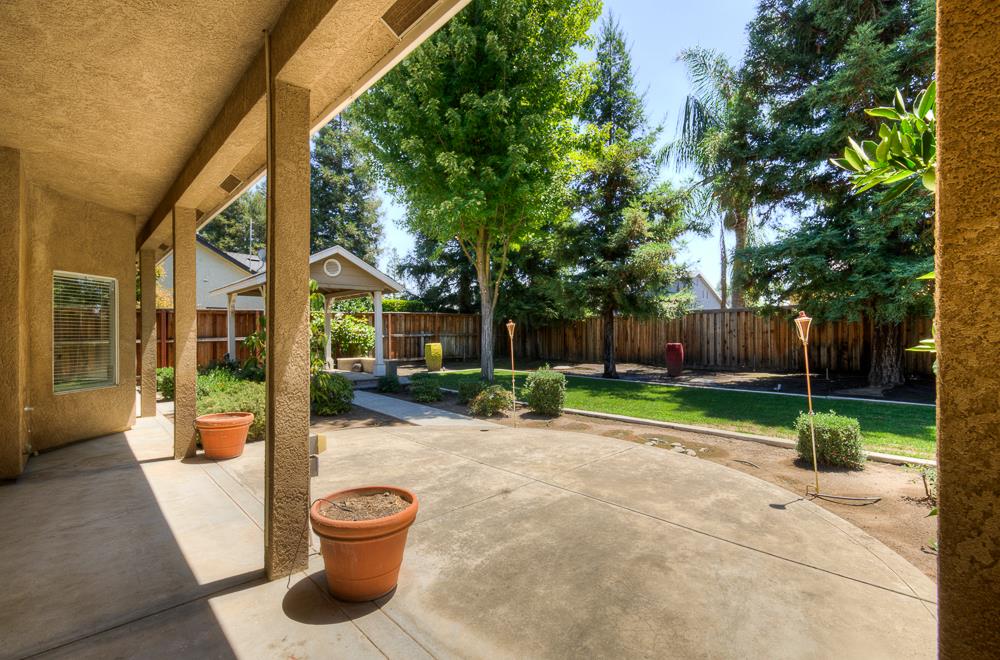 274 W Lester Ave, Clovis, CA 93619