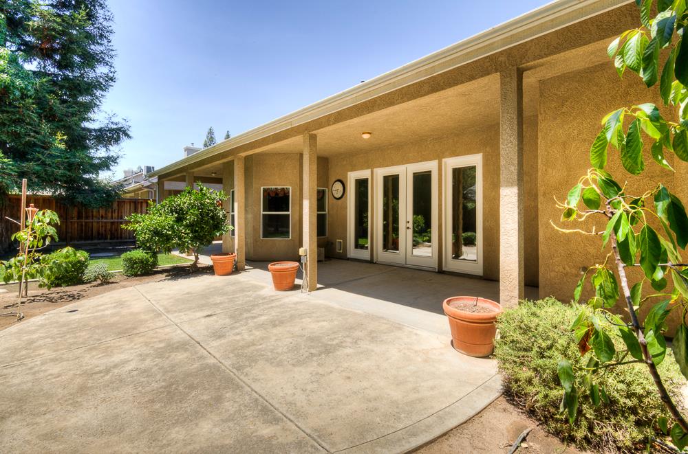 274 W Lester Ave, Clovis, CA 93619
