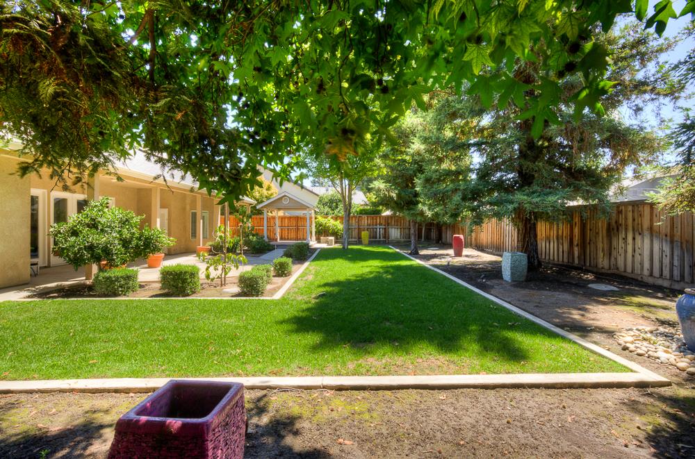 274 W Lester Ave, Clovis, CA 93619