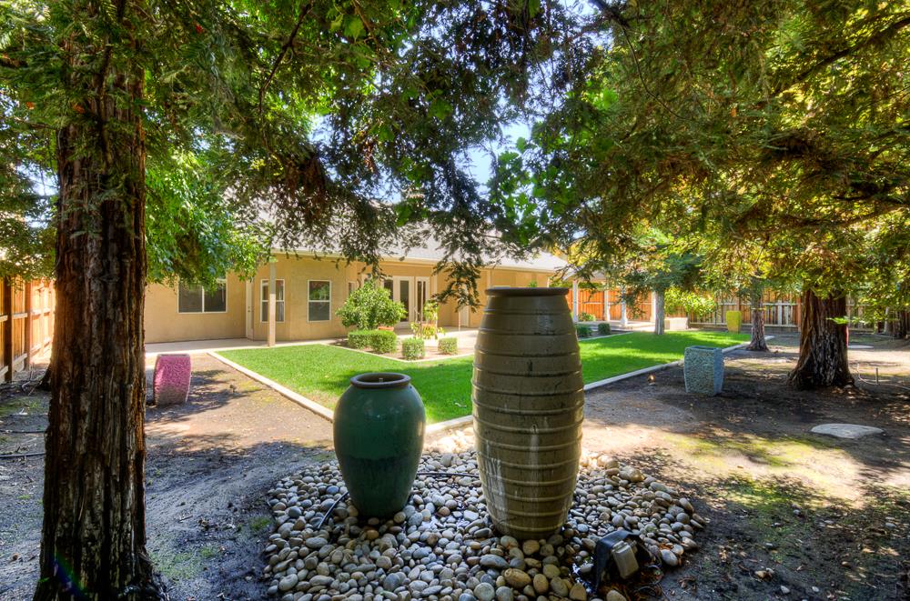 274 W Lester Ave, Clovis, CA 93619