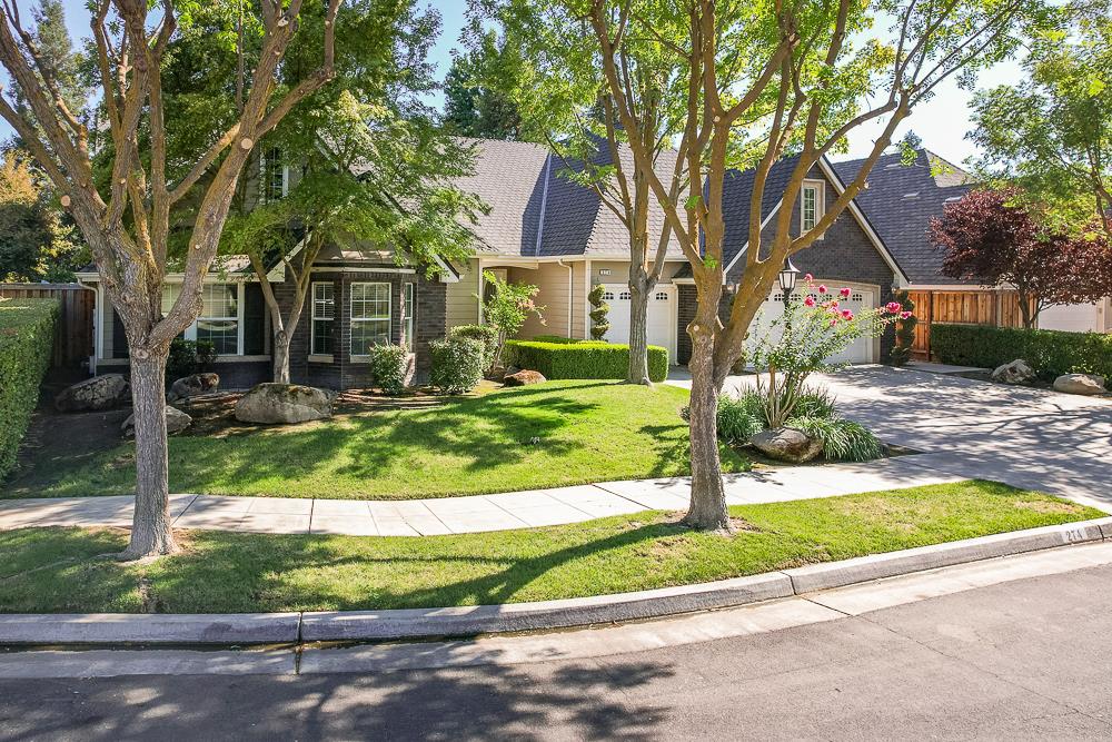 274 W Lester Ave, Clovis, CA 93619