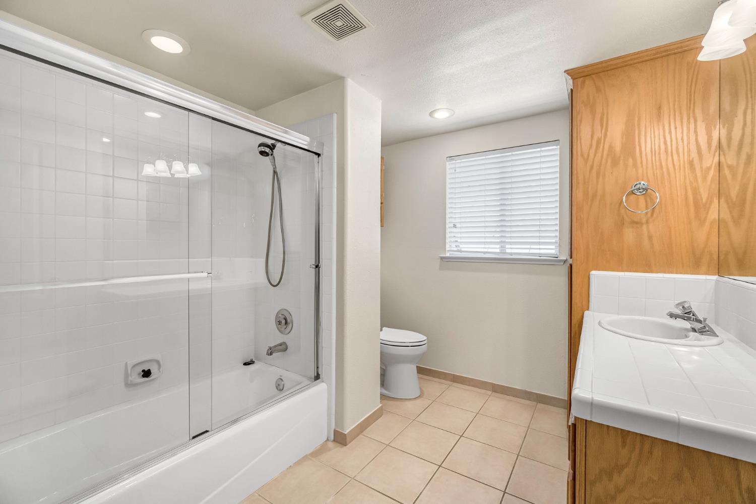 3003 W Wellington Ln, Fresno, CA 93711
