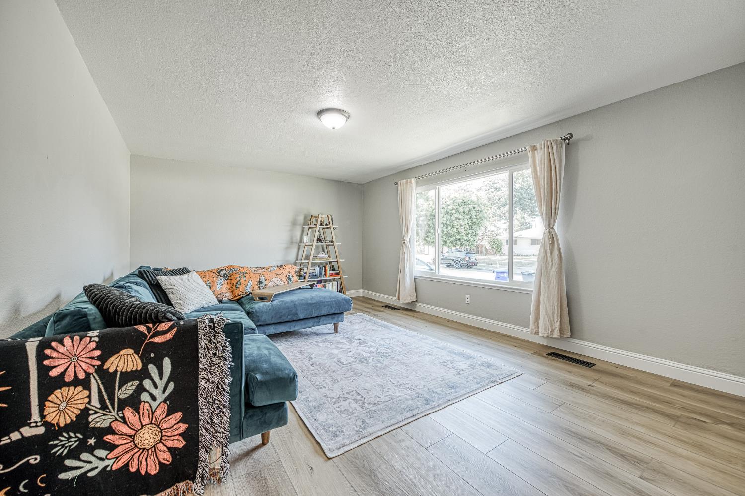 3333 E Ellery Ave, Fresno, CA 93710