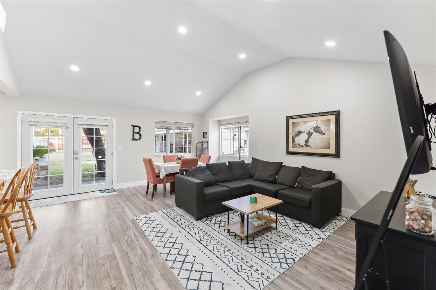 4733 E Richert Ave, Fresno, CA 93726