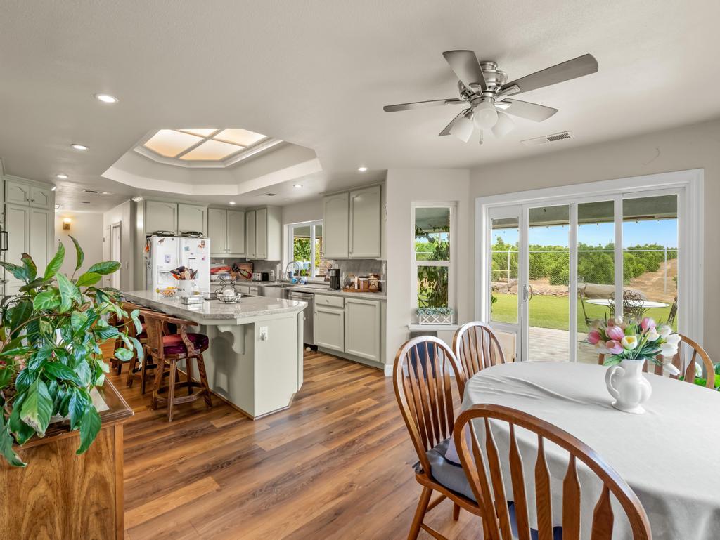 16150 E Mckinley Ave, Sanger, CA 93657