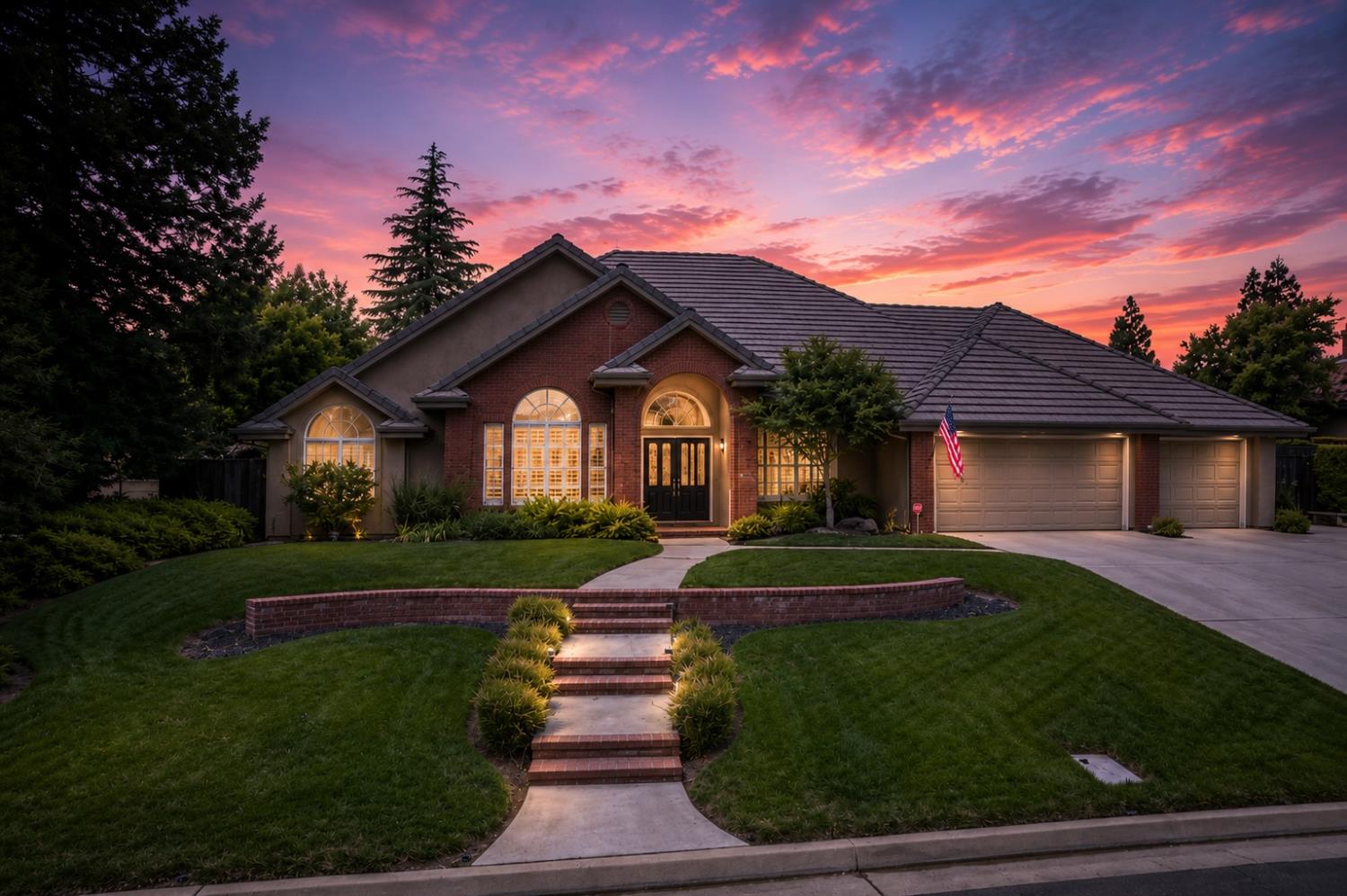 856 E Sutton Dr, Fresno, CA 93720