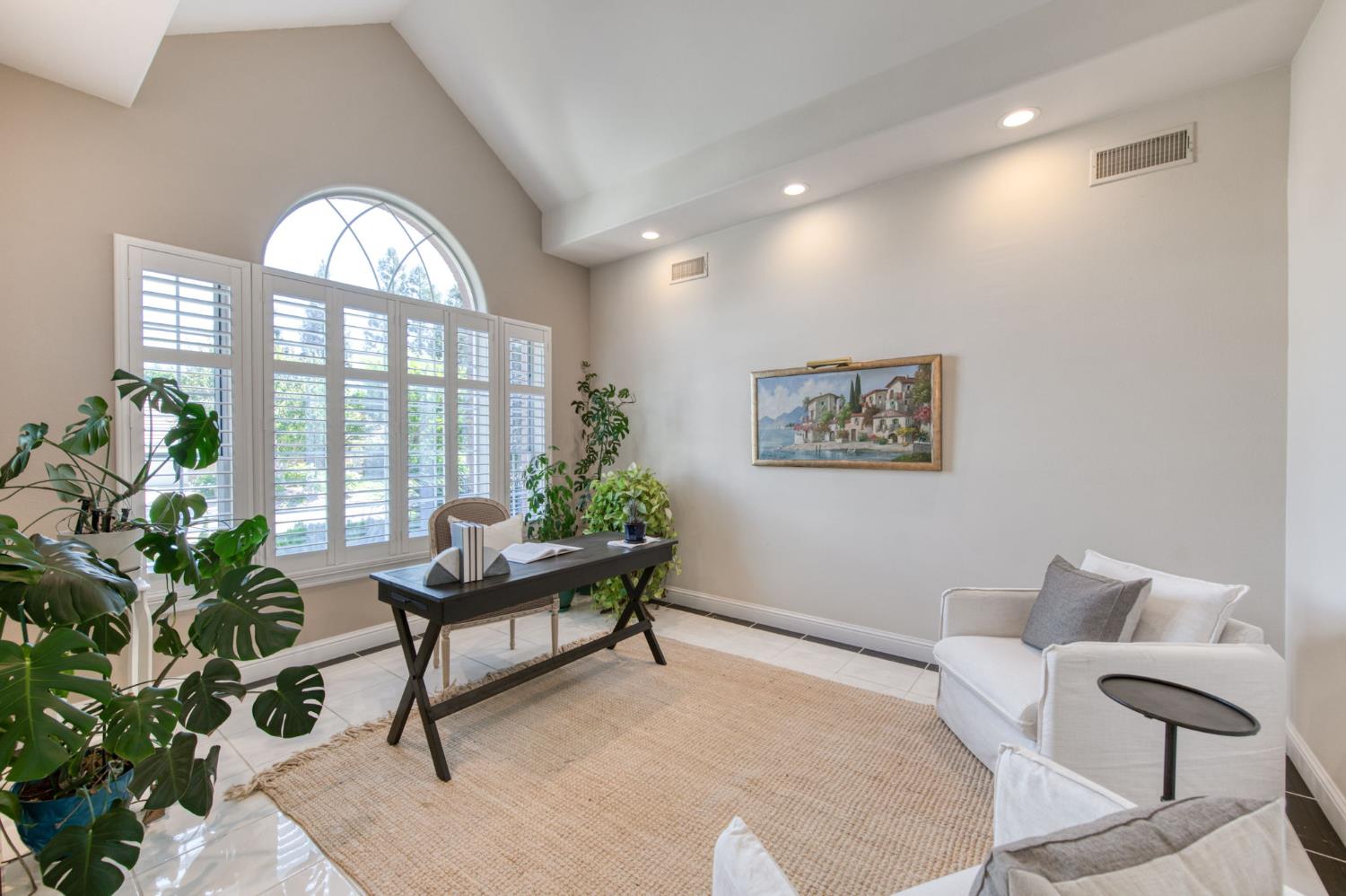 856 E Sutton Dr, Fresno, CA 93720