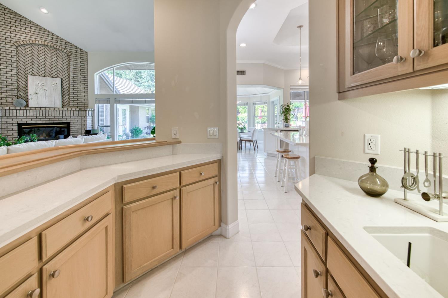 856 E Sutton Dr, Fresno, CA 93720