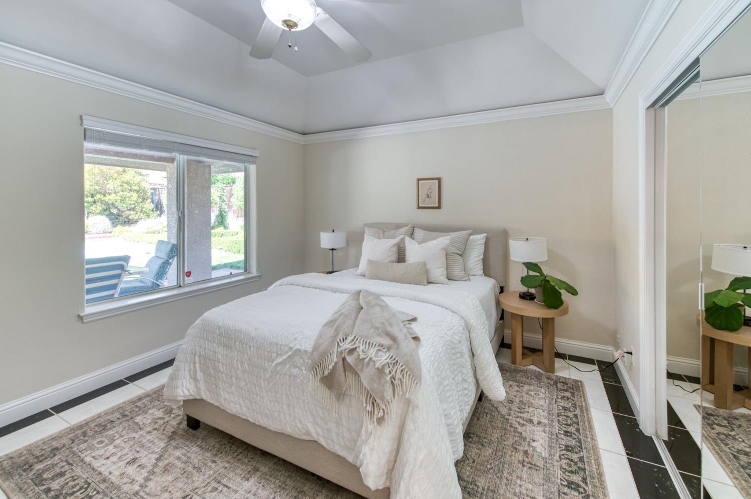 856 E Sutton Dr, Fresno, CA 93720