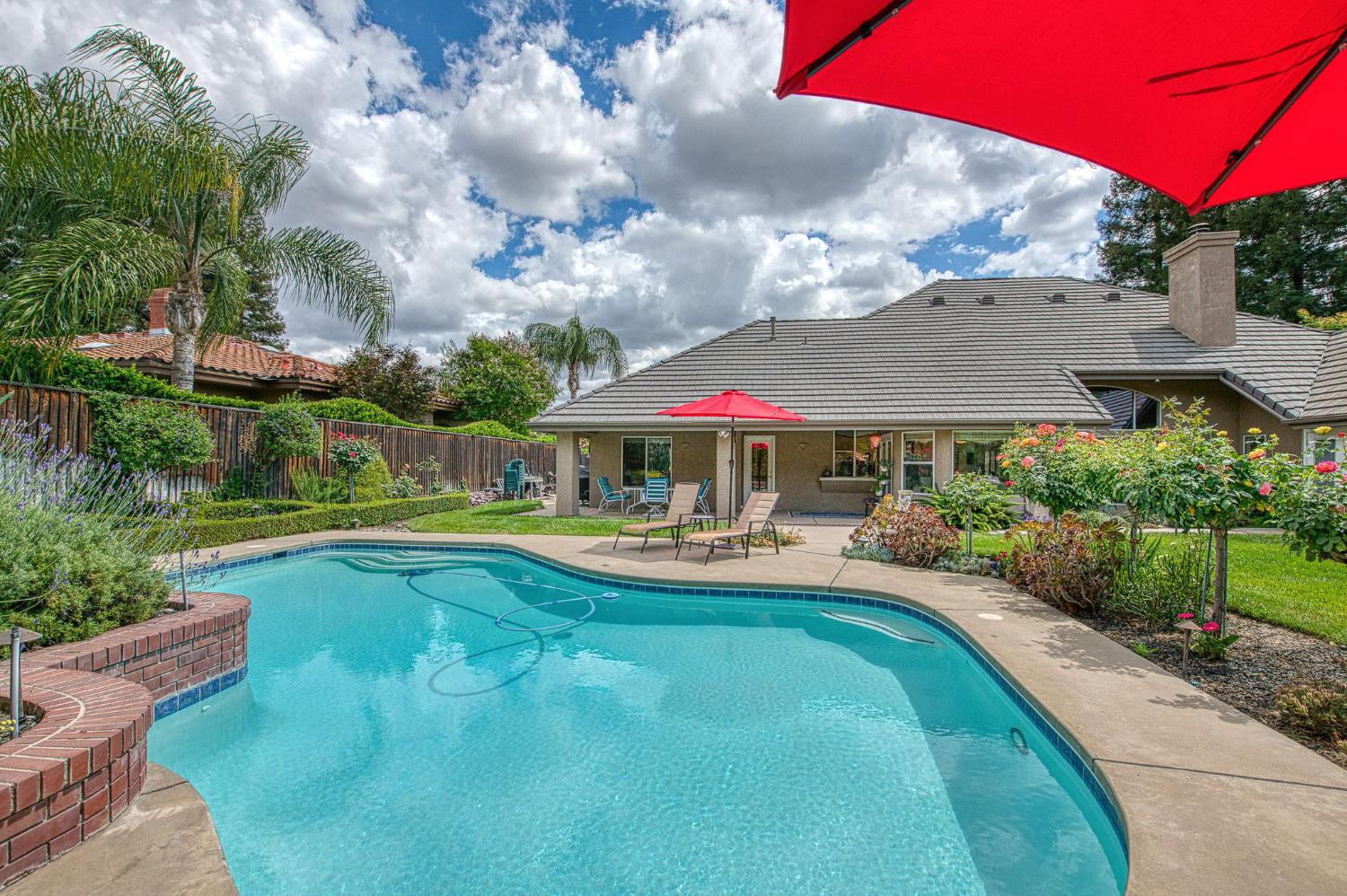 856 E Sutton Dr, Fresno, CA 93720