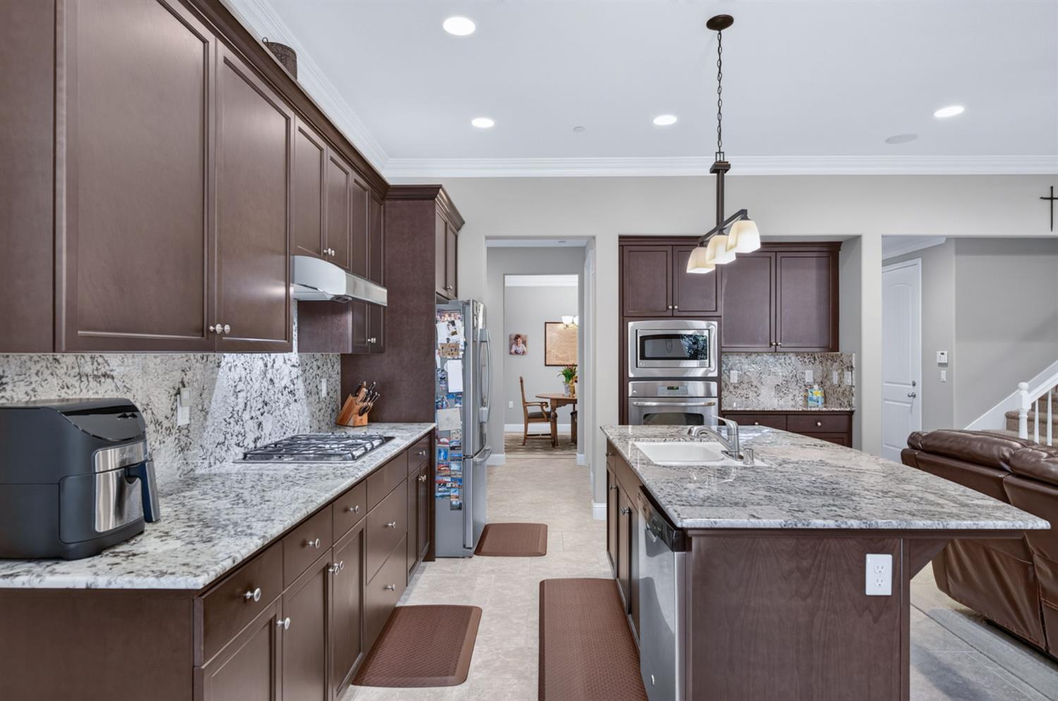2120 W Juliet Way, Fresno, CA 93711