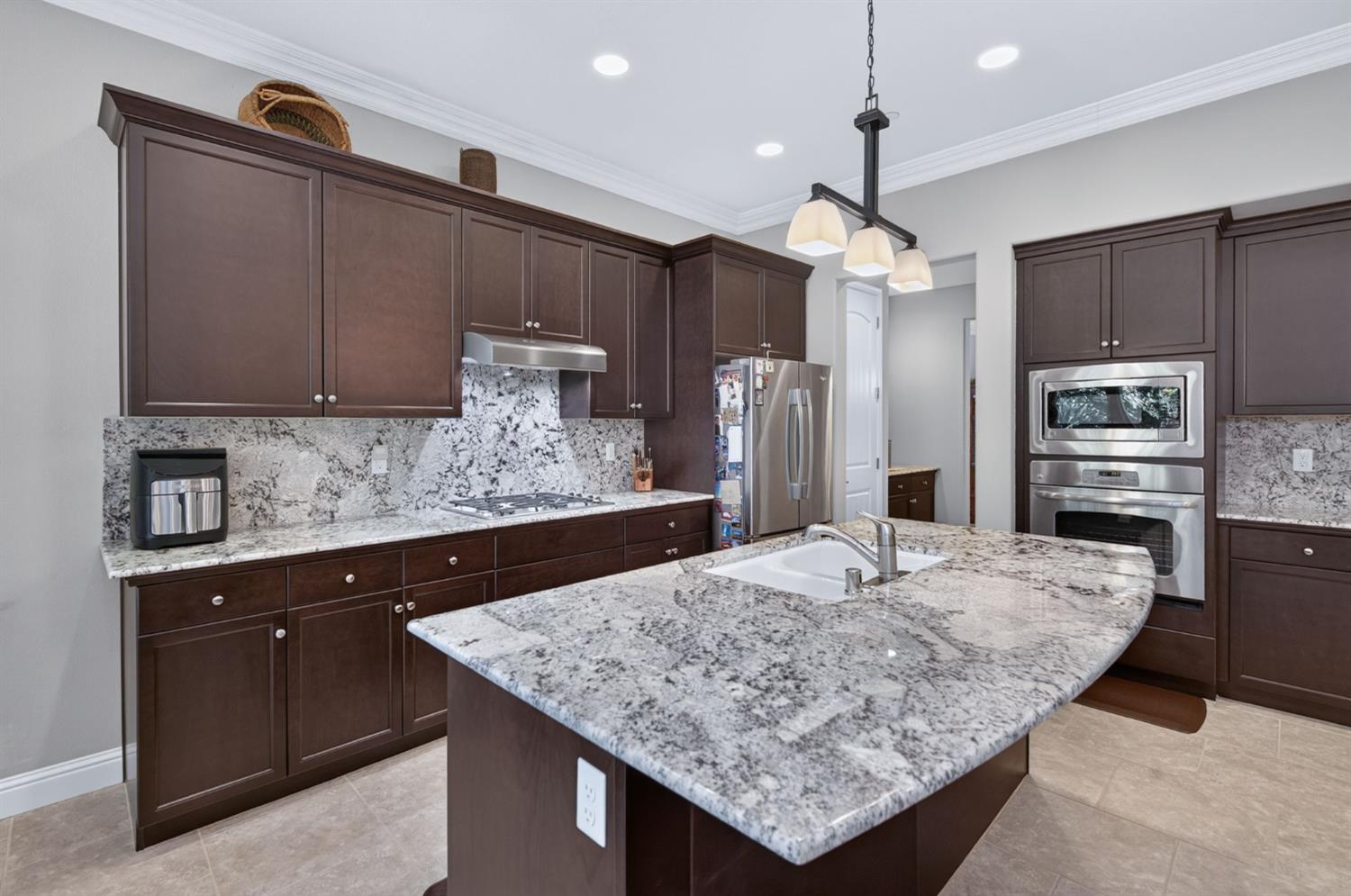 2120 W Juliet Way, Fresno, CA 93711