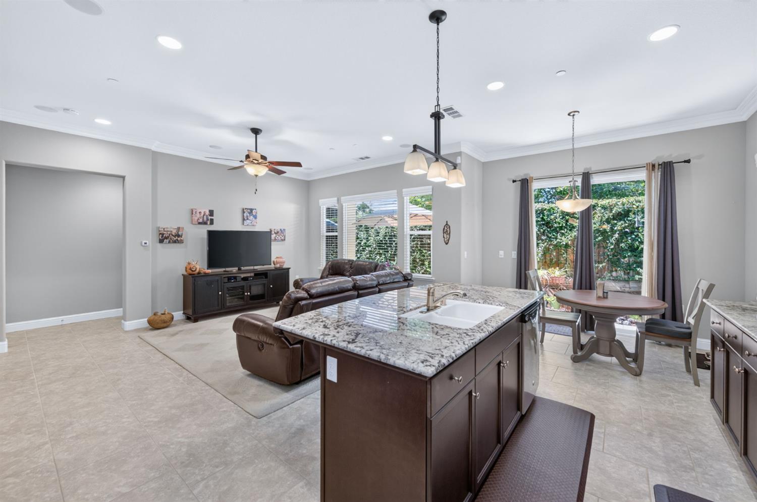 2120 W Juliet Way, Fresno, CA 93711