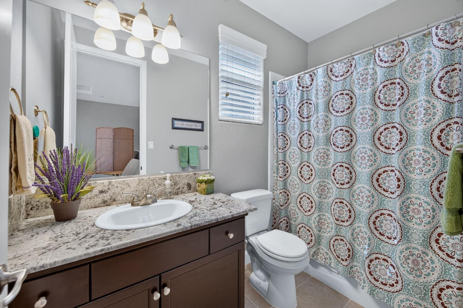2120 W Juliet Way, Fresno, CA 93711