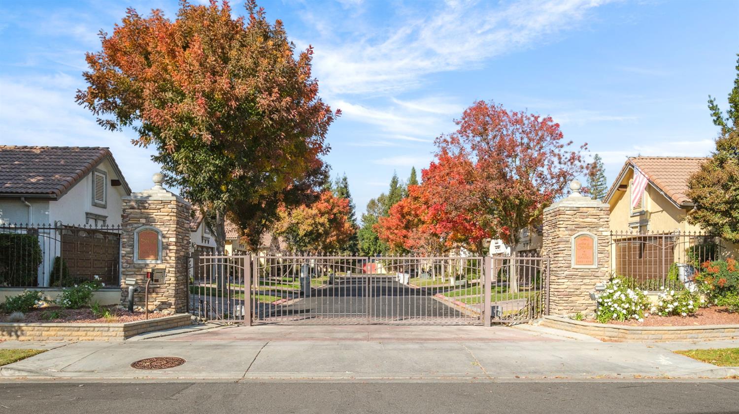 588 W San Jose Ave, Fresno, CA 93704