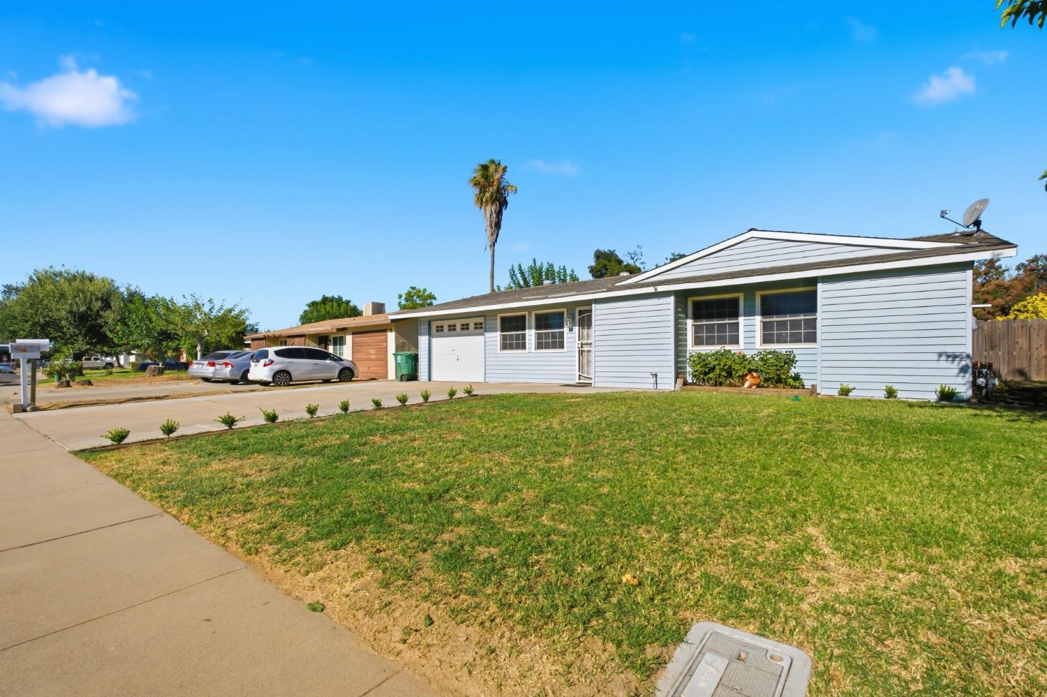 873 S 12Th St, Kerman, CA 93630