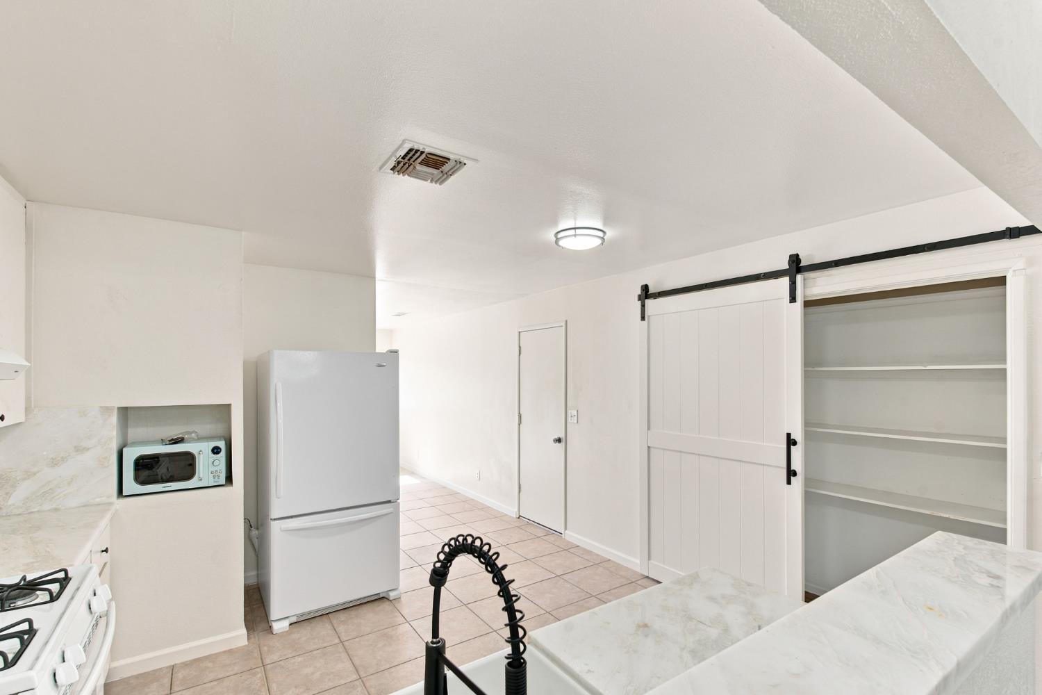 873 S 12Th St, Kerman, CA 93630