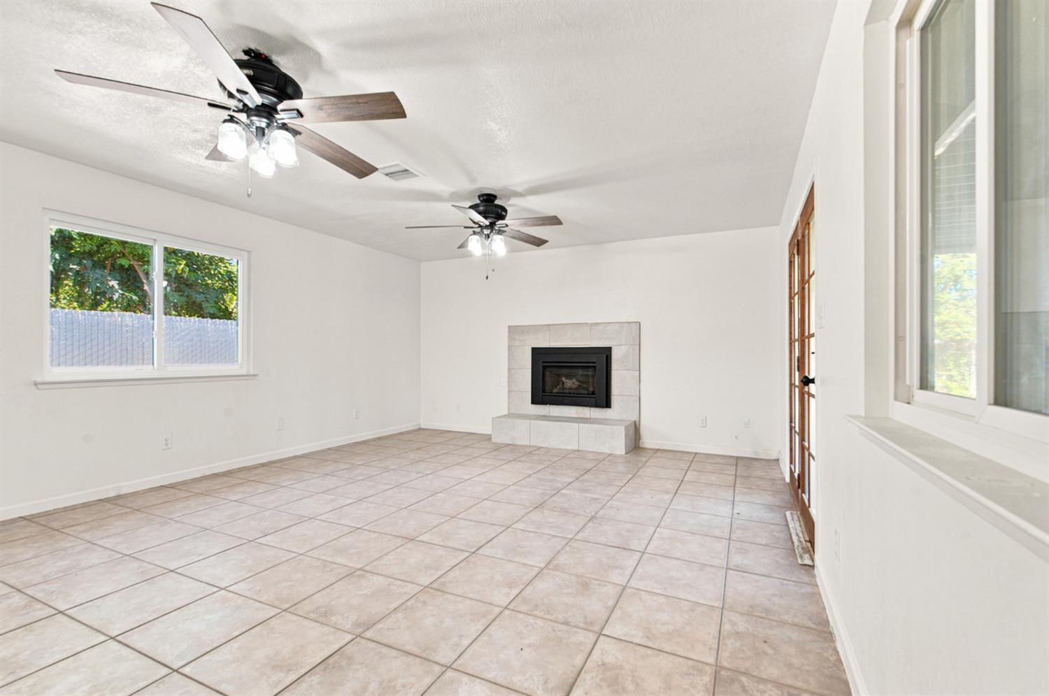 873 S 12Th St, Kerman, CA 93630