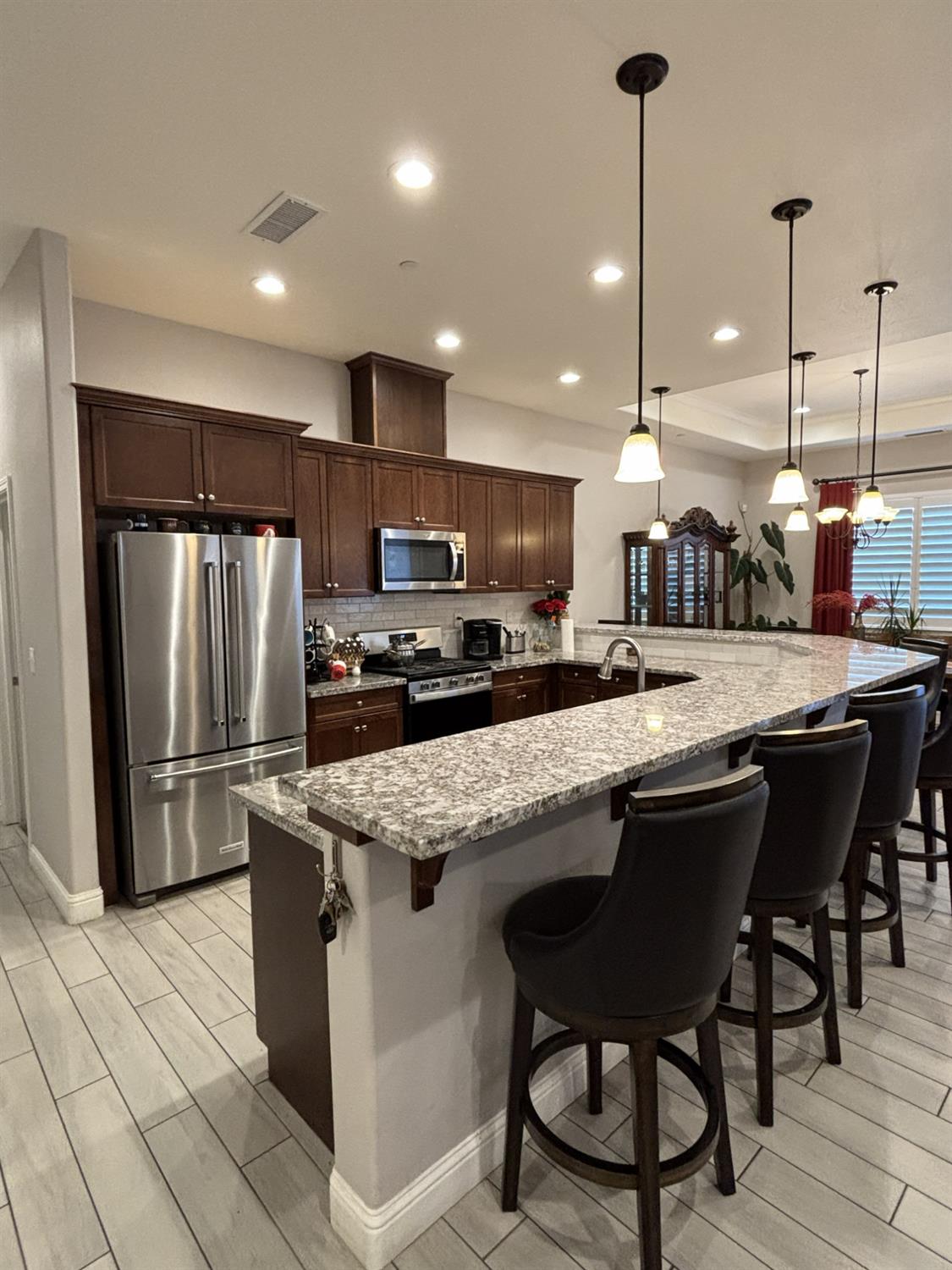 889 Coloma Pl, Madera, CA 93637