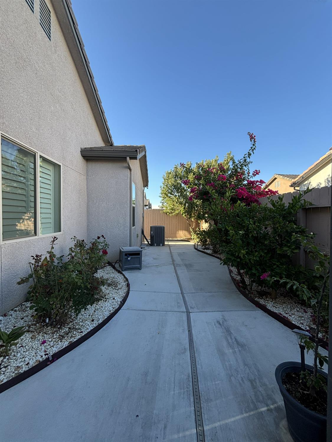 889 Coloma Pl, Madera, CA 93637