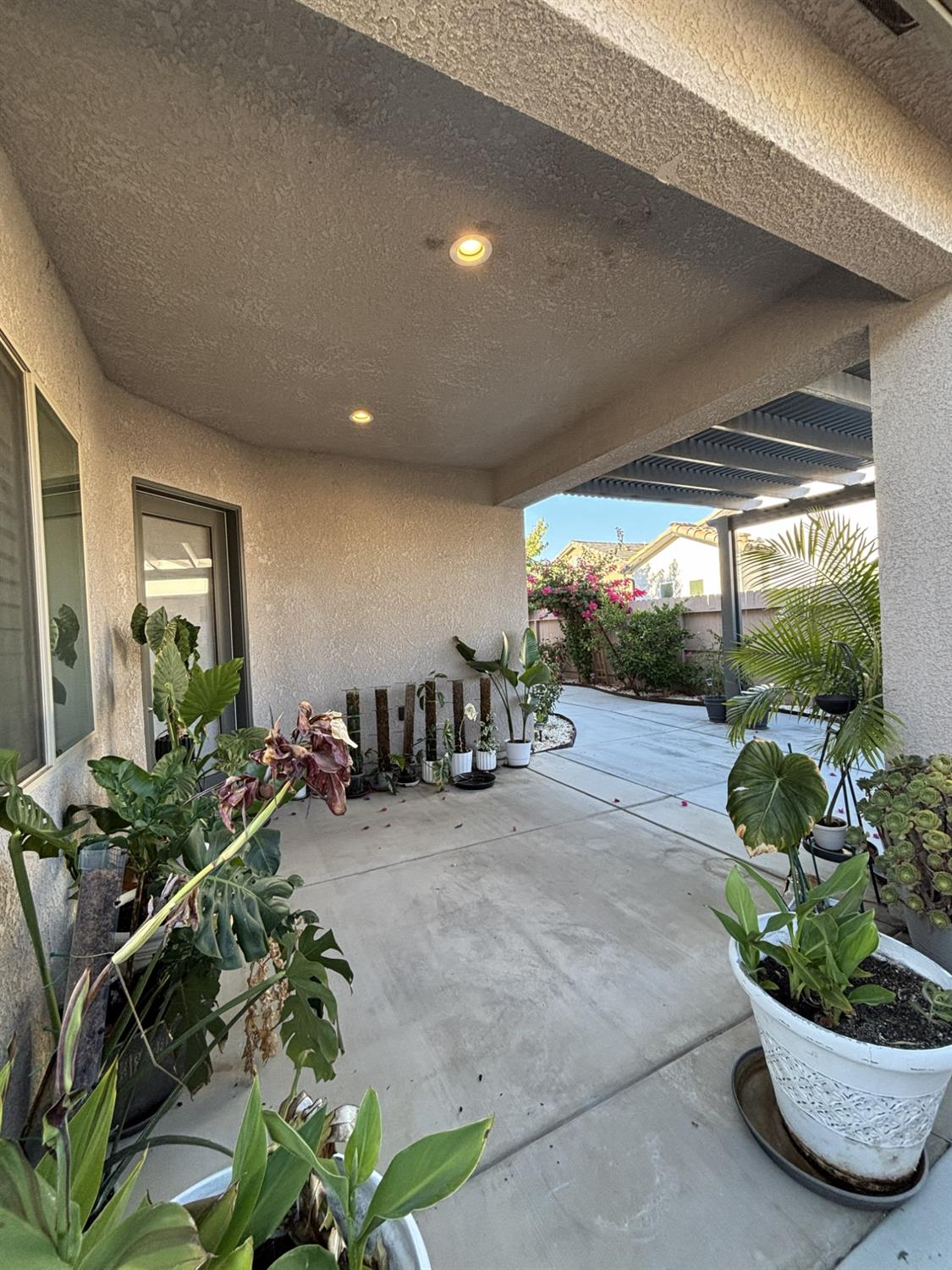 889 Coloma Pl, Madera, CA 93637