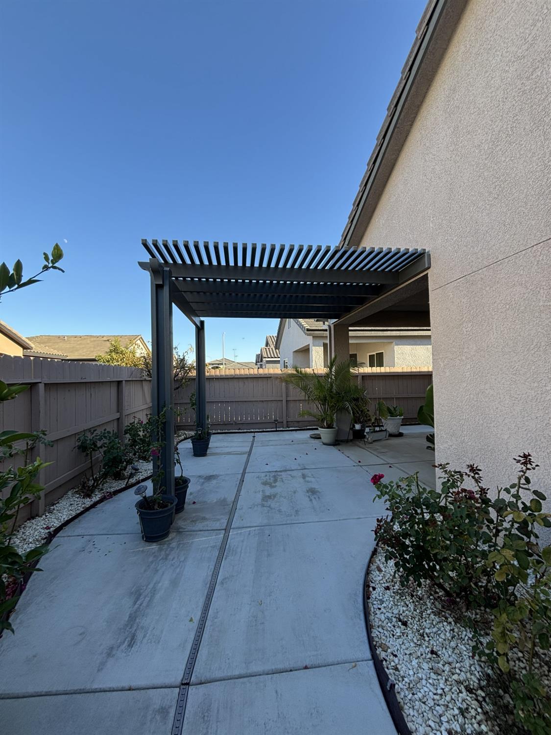 889 Coloma Pl, Madera, CA 93637
