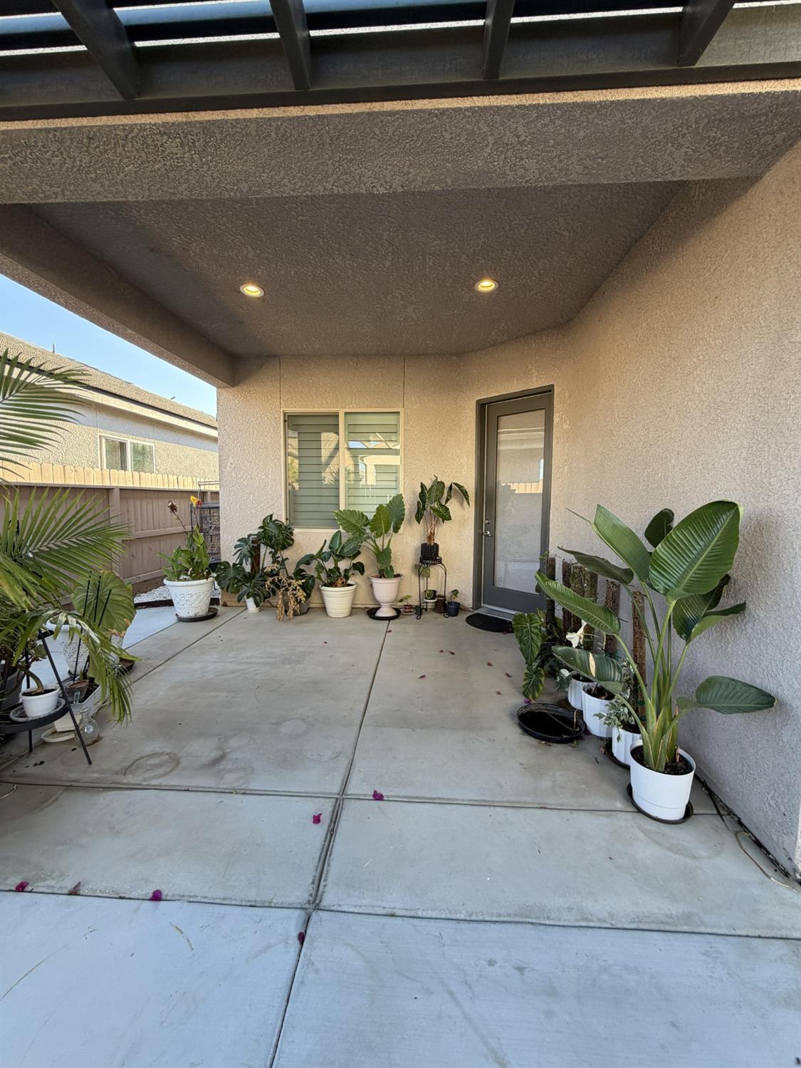 889 Coloma Pl, Madera, CA 93637