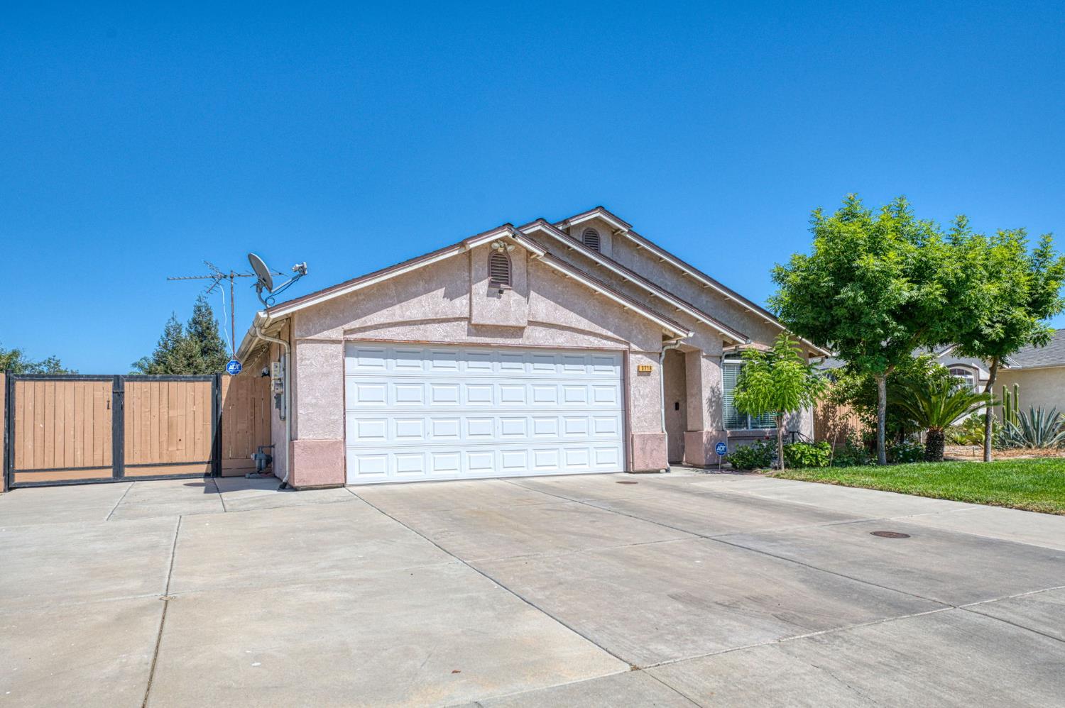 3718 Clay Ct, Selma, CA 93662
