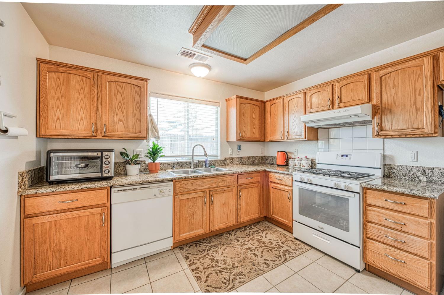3718 Clay Ct, Selma, CA 93662