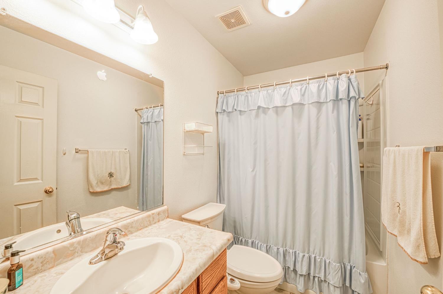 3718 Clay Ct, Selma, CA 93662