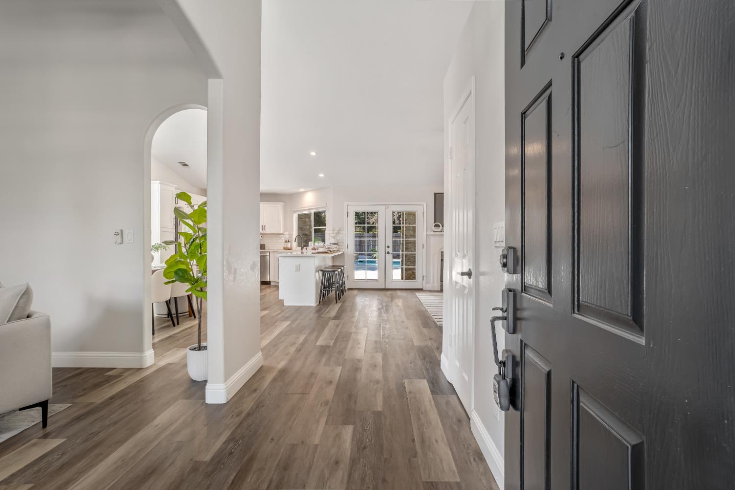744 W Chennault Ave, Clovis, CA 93611